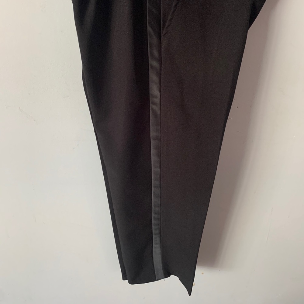 Spring Notion Tuxedo - Picture 3 of 8